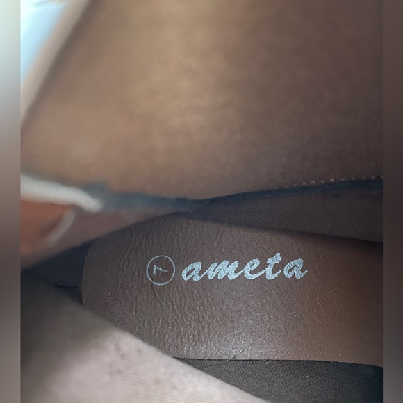 Size 7 short medium brown coloured unlined boots by ameta. - Picture 8 of 8